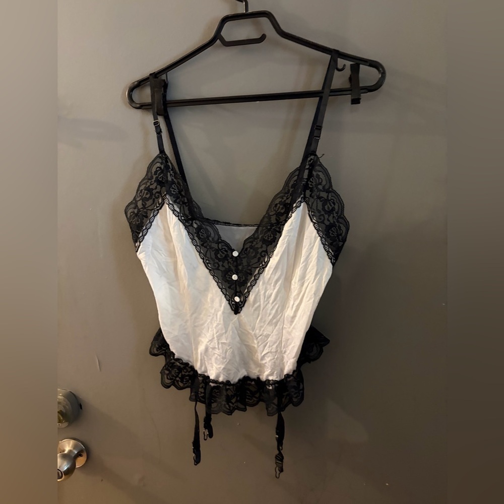 Vintage entre nue nylon Black and White Lace Trim Camisole